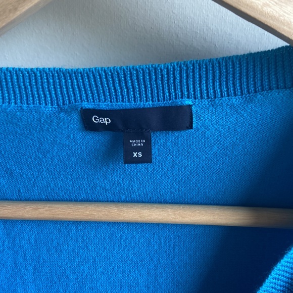 Gap v neck top x small - Picture 3 of 5